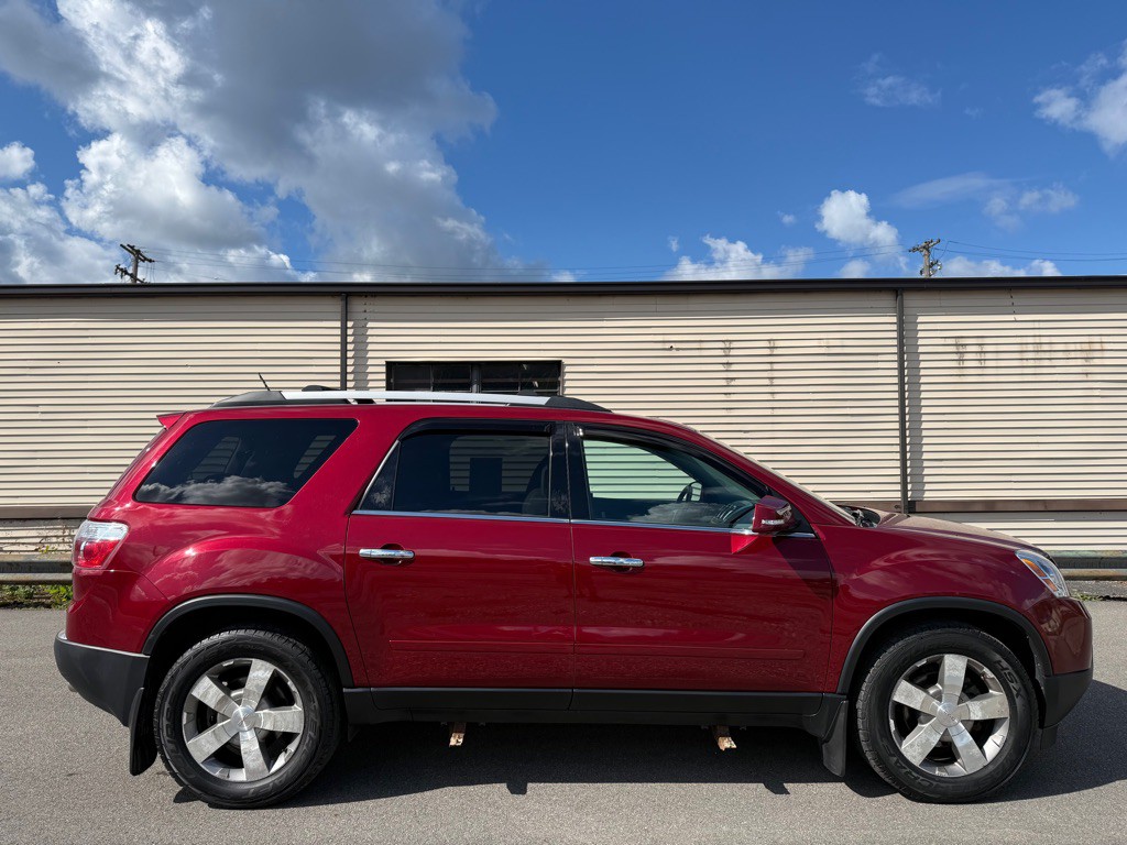 2011 GMC Acadia Image 2