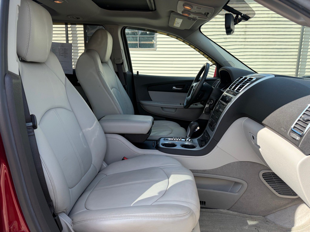 2011 GMC Acadia Image 10