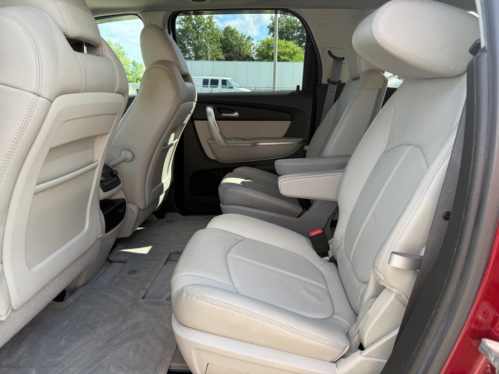 2011 GMC Acadia Image 11