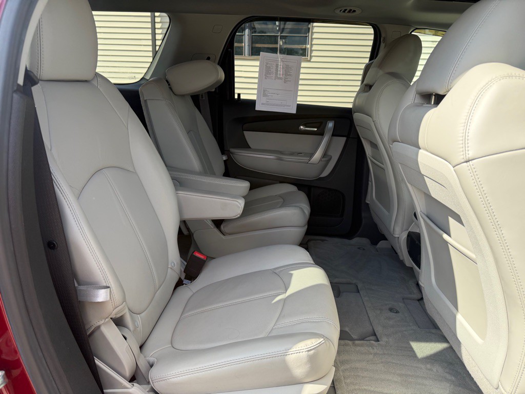 2011 GMC Acadia Image 12