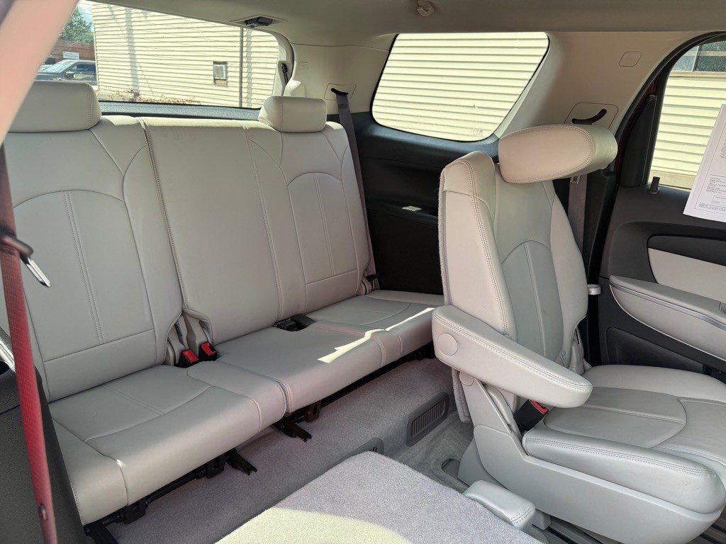 2011 GMC Acadia Image 13
