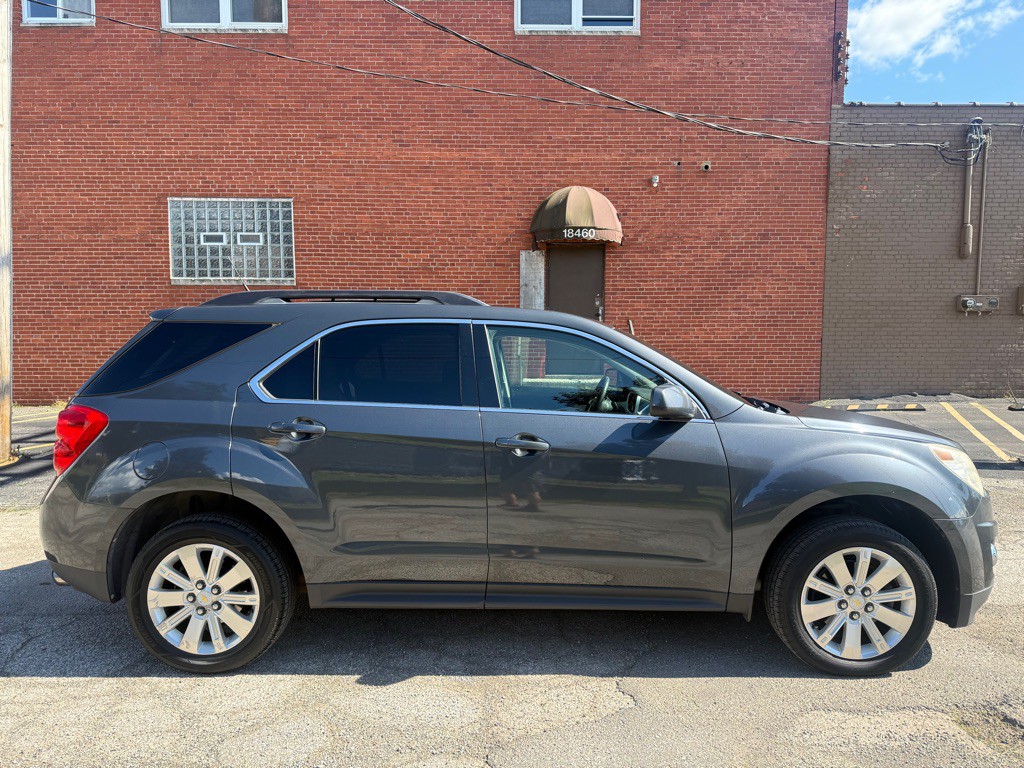 2011 Chevrolet Equinox Image 2