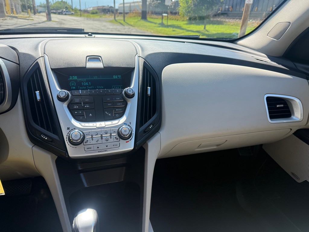 2011 Chevrolet Equinox Image 14