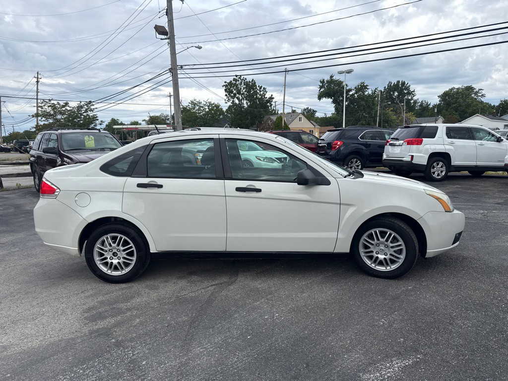 2010 Ford Focus Image 4