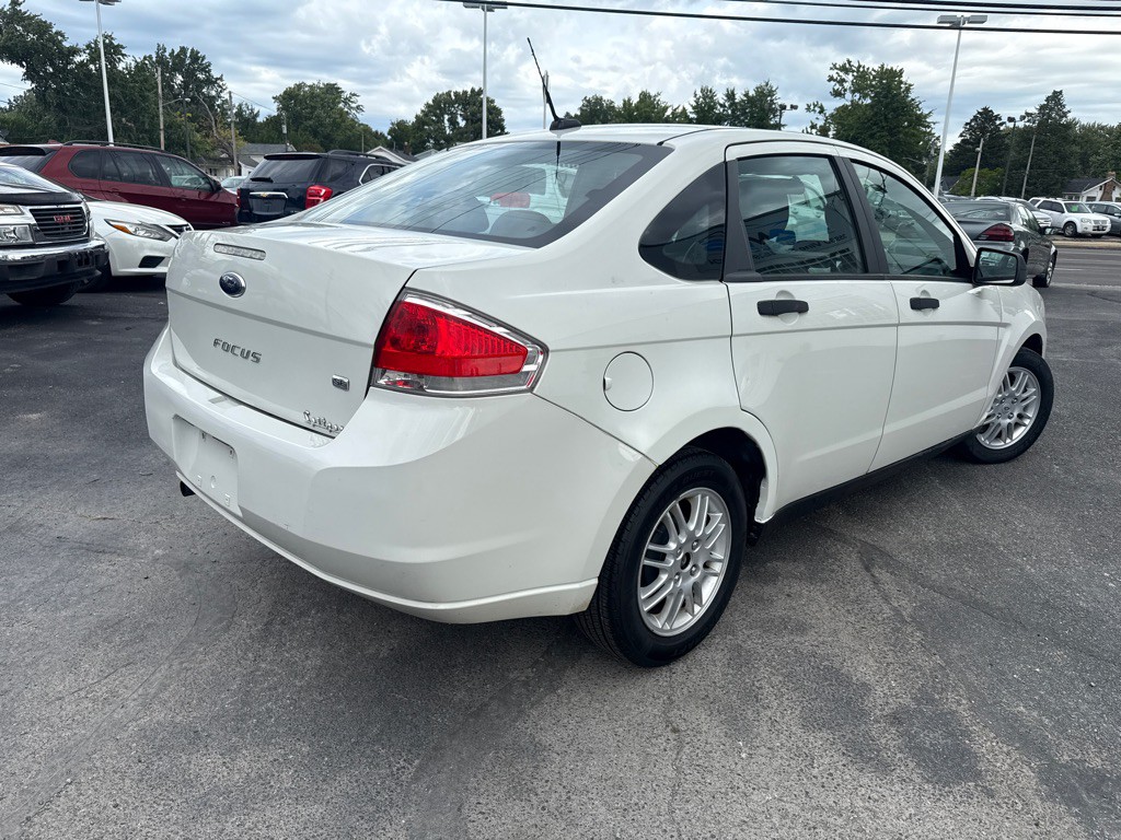 2010 Ford Focus Image 6