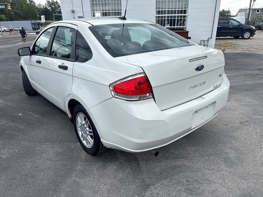 2010 Ford Focus Image 8