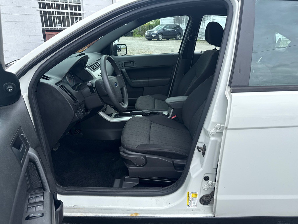 2010 Ford Focus Image 10