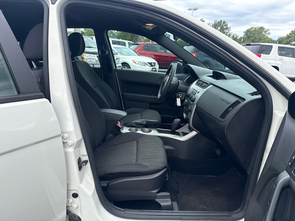 2010 Ford Focus Image 11