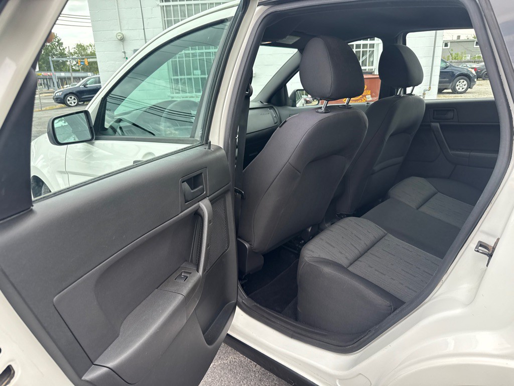 2010 Ford Focus Image 12