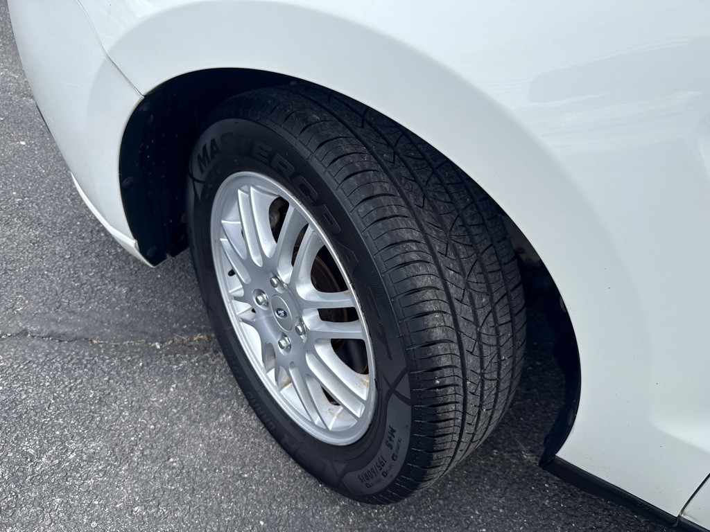 2010 Ford Focus Image 20