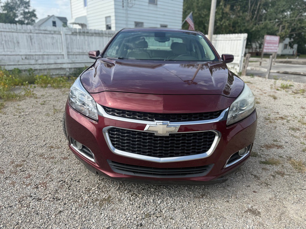 2015 Chevrolet Malibu Image 2