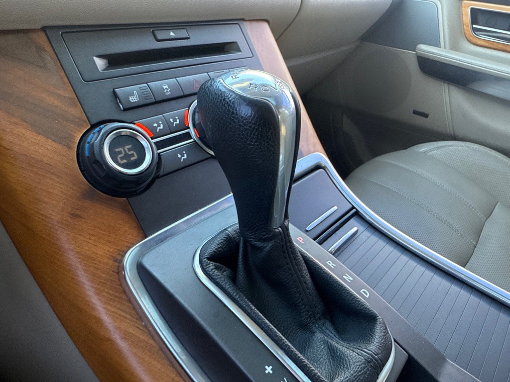 2011 Land Rover Range Rover Sport Image 16