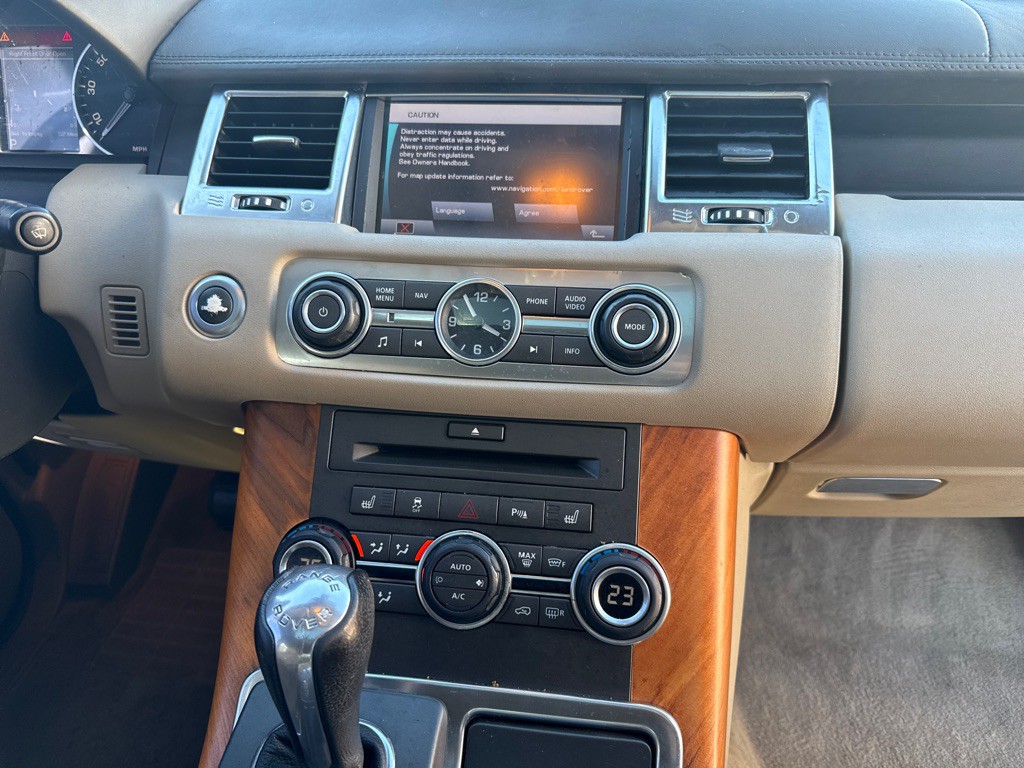 2011 Land Rover Range Rover Sport Image 17