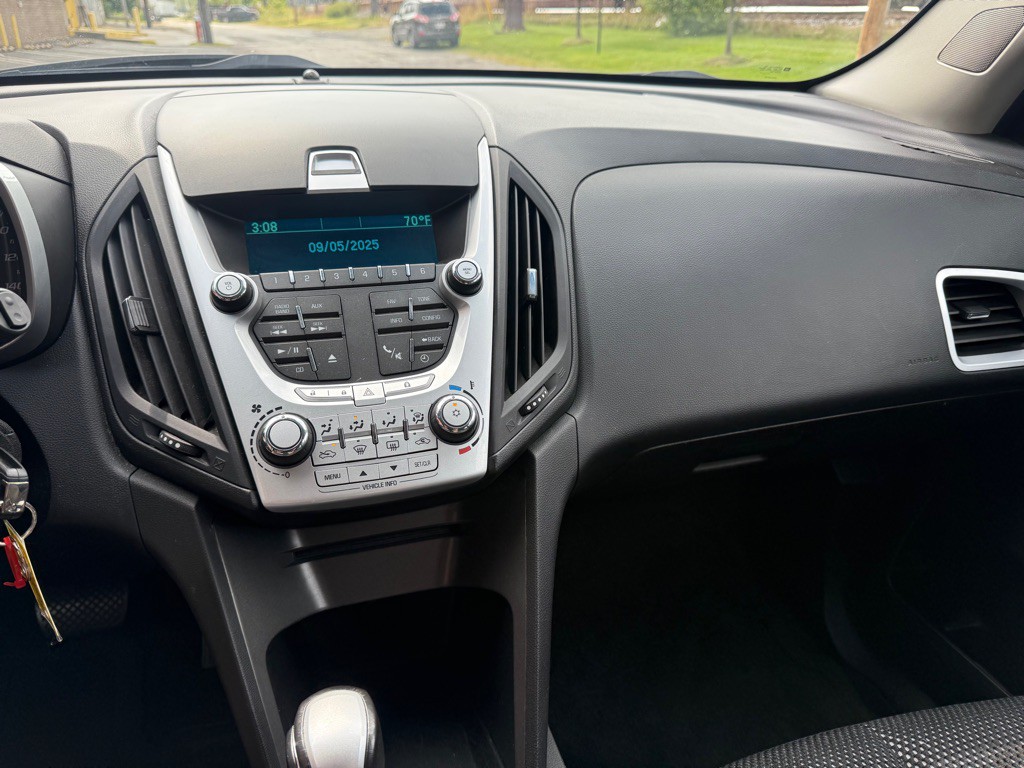 2011 Chevrolet Equinox Image 14