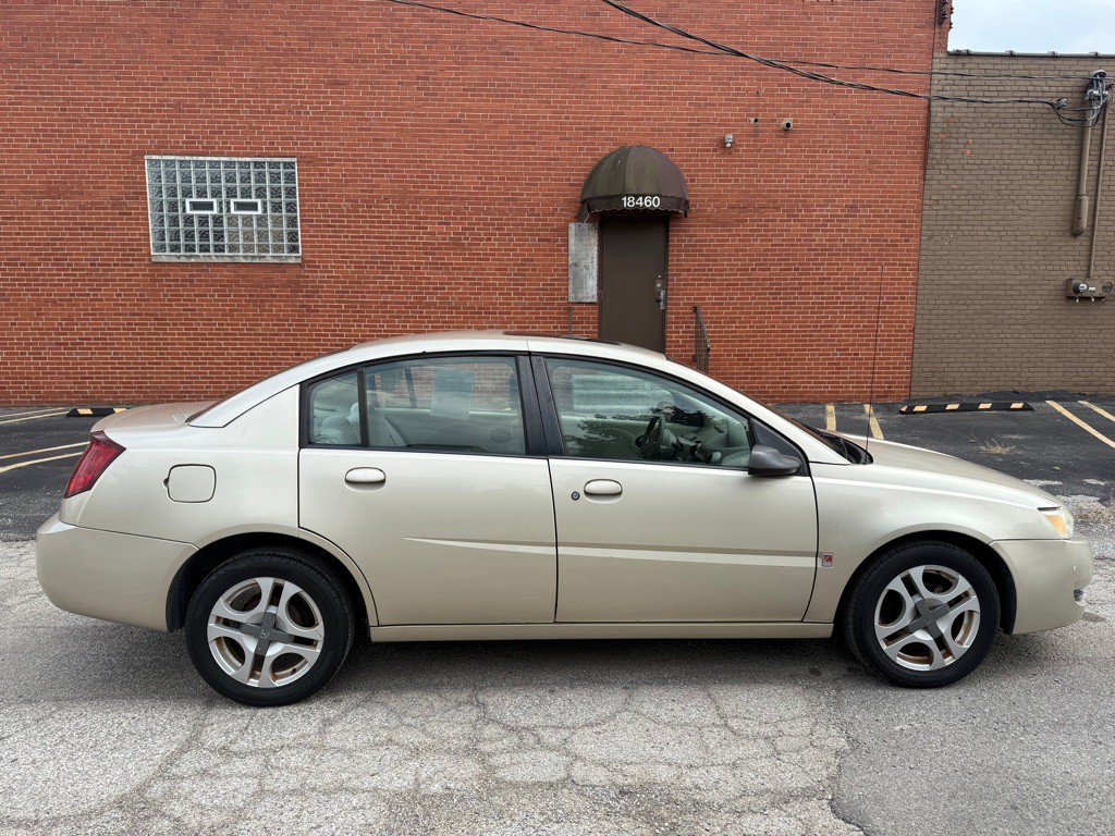2004 Saturn ION Image 2
