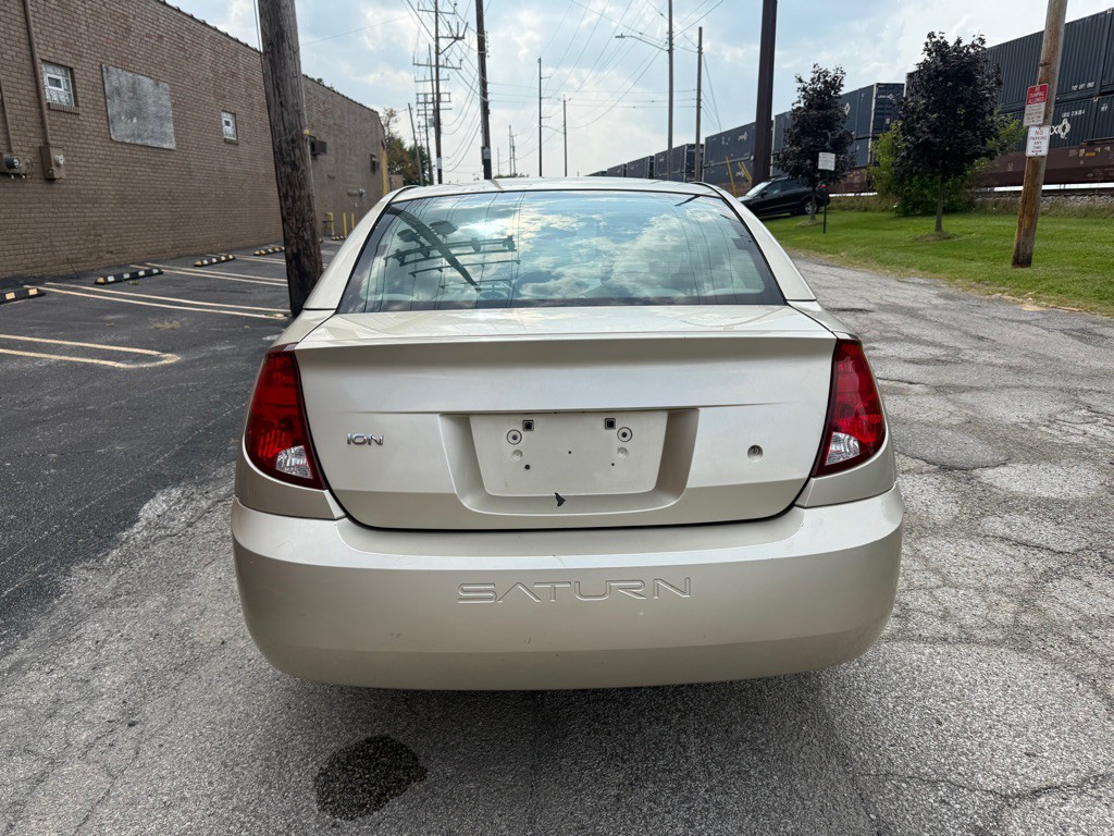 2004 Saturn ION Image 4