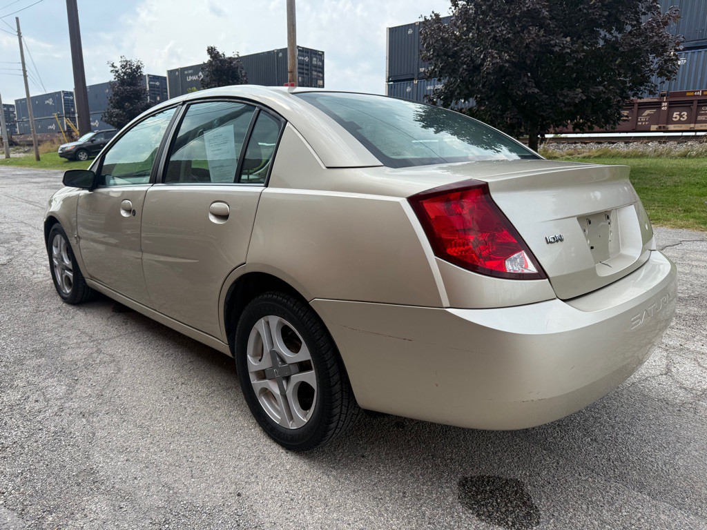 2004 Saturn ION Image 5