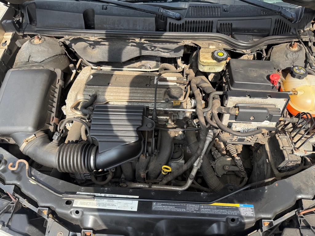 2004 Saturn ION Image 14