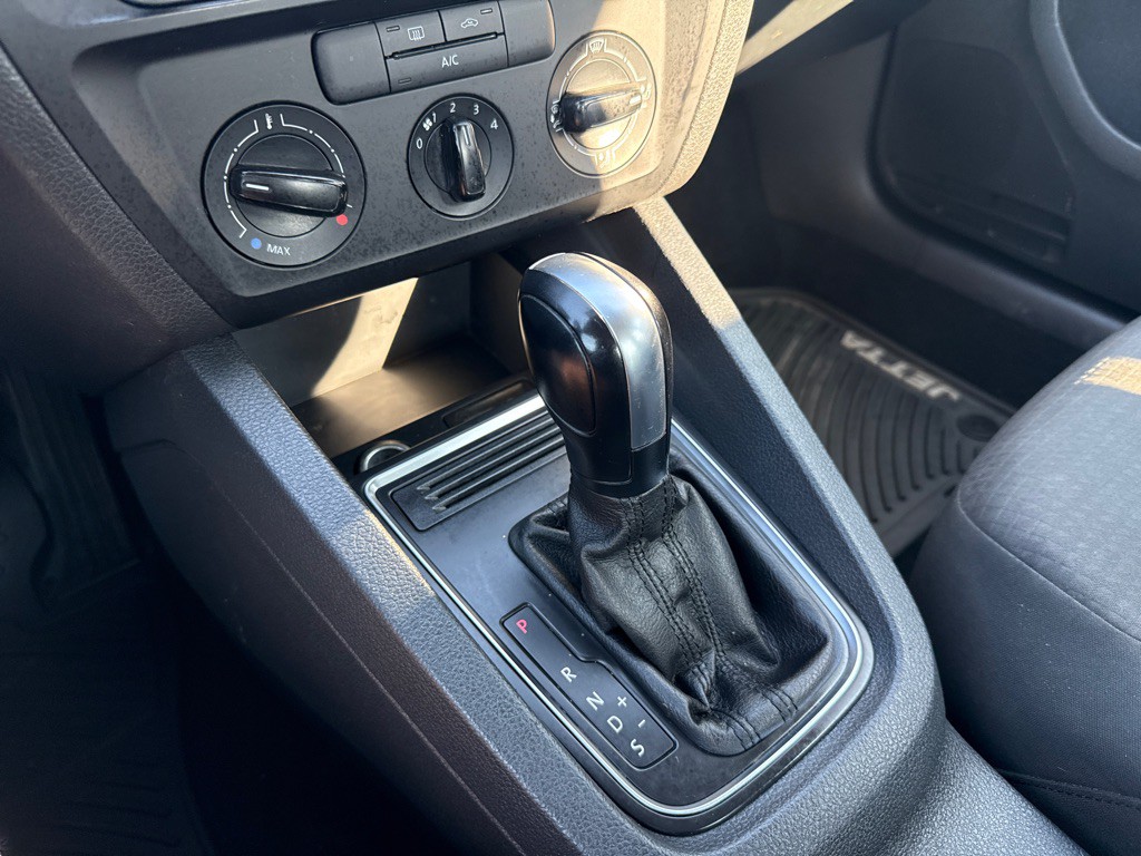 2016 Volkswagen Jetta Image 16