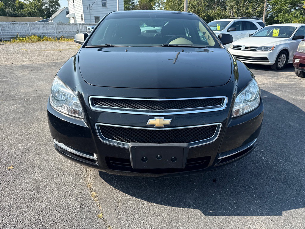 2012 Chevrolet Malibu Image 2