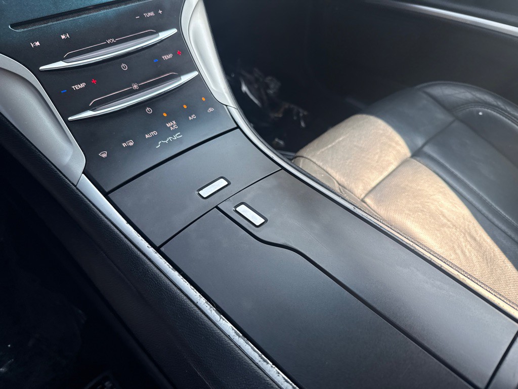2015 Lincoln MKZ Image 16