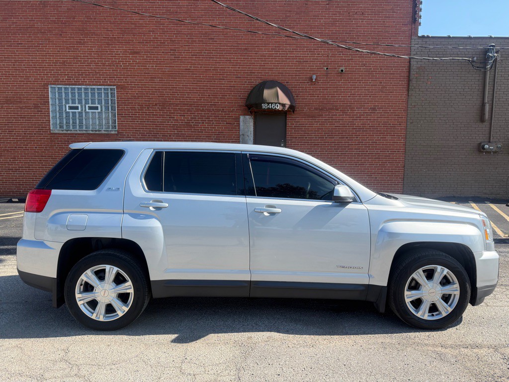 2017 GMC Terrain Image 2
