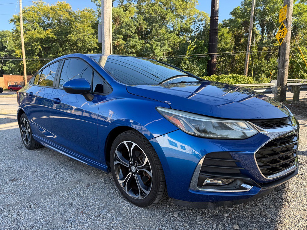 2019 Chevrolet Cruze Image 1