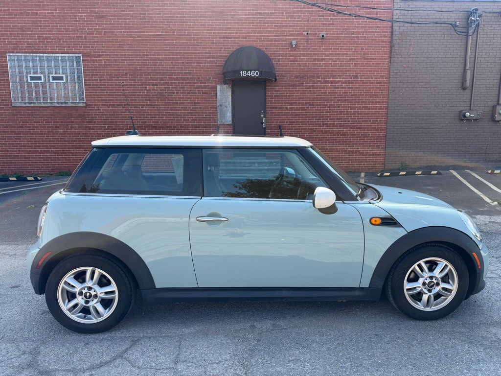 2012 MINI Cooper Image 2