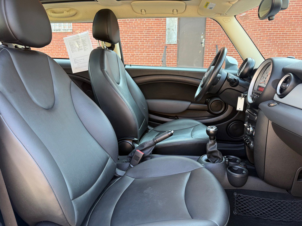 2012 MINI Cooper Image 10