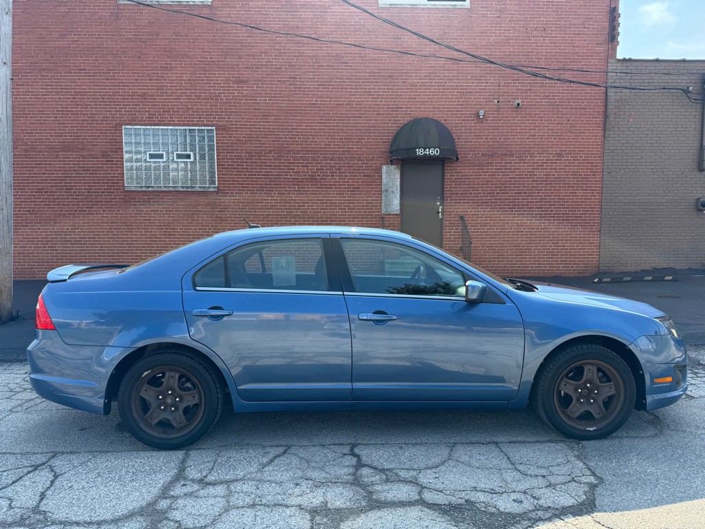 2010 Ford Fusion Image 2