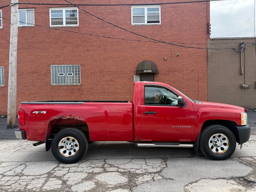 2011 Chevrolet Silverado 1500 Image 2