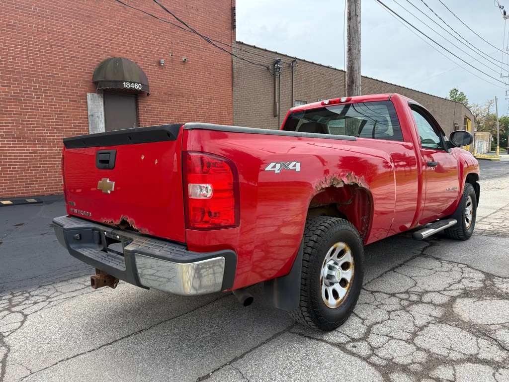 2011 Chevrolet Silverado 1500 Image 3