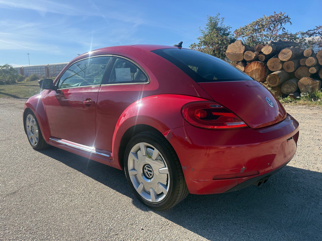 2012 Volkswagen Beetle Image 3