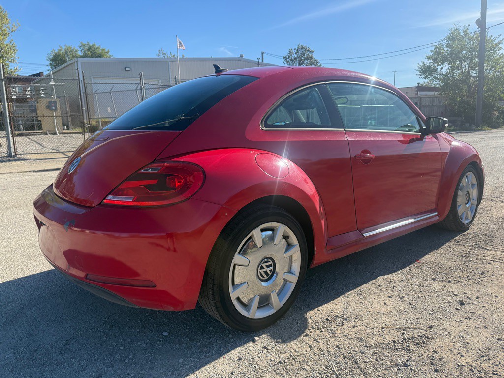 2012 Volkswagen Beetle Image 4