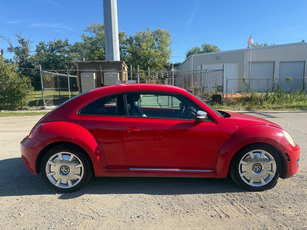 2012 Volkswagen Beetle Image 5