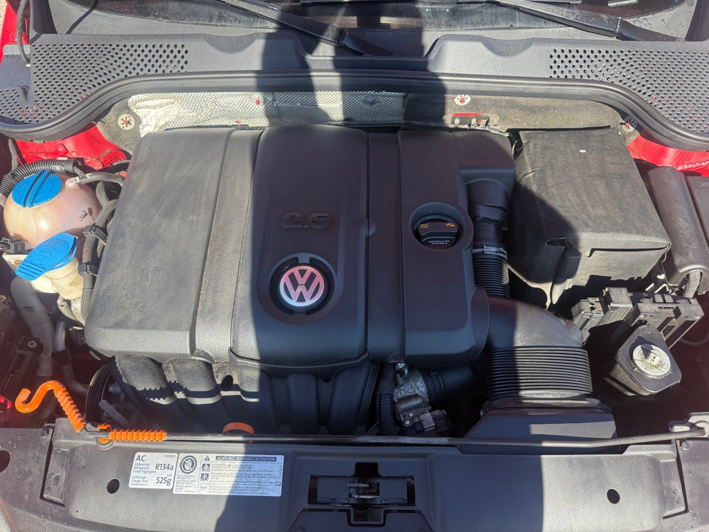 2012 Volkswagen Beetle Image 12