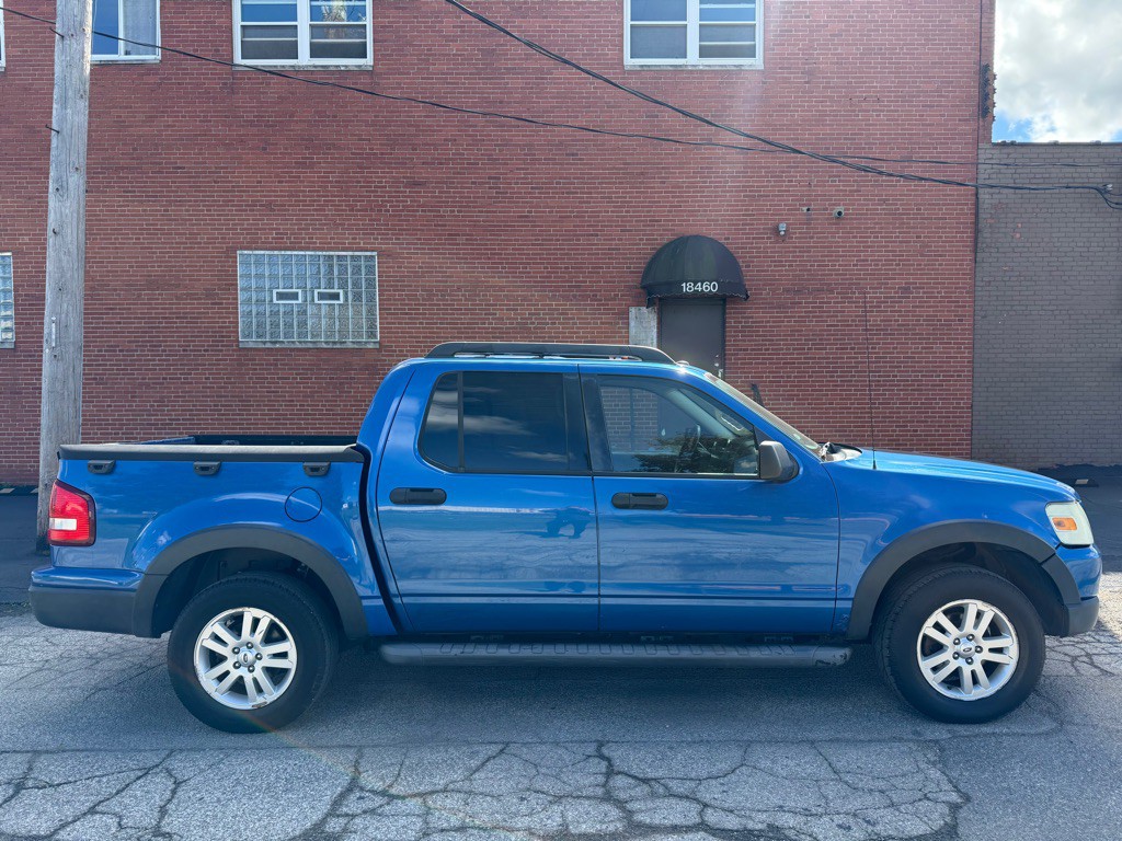 2010 Ford Explorer Image 2