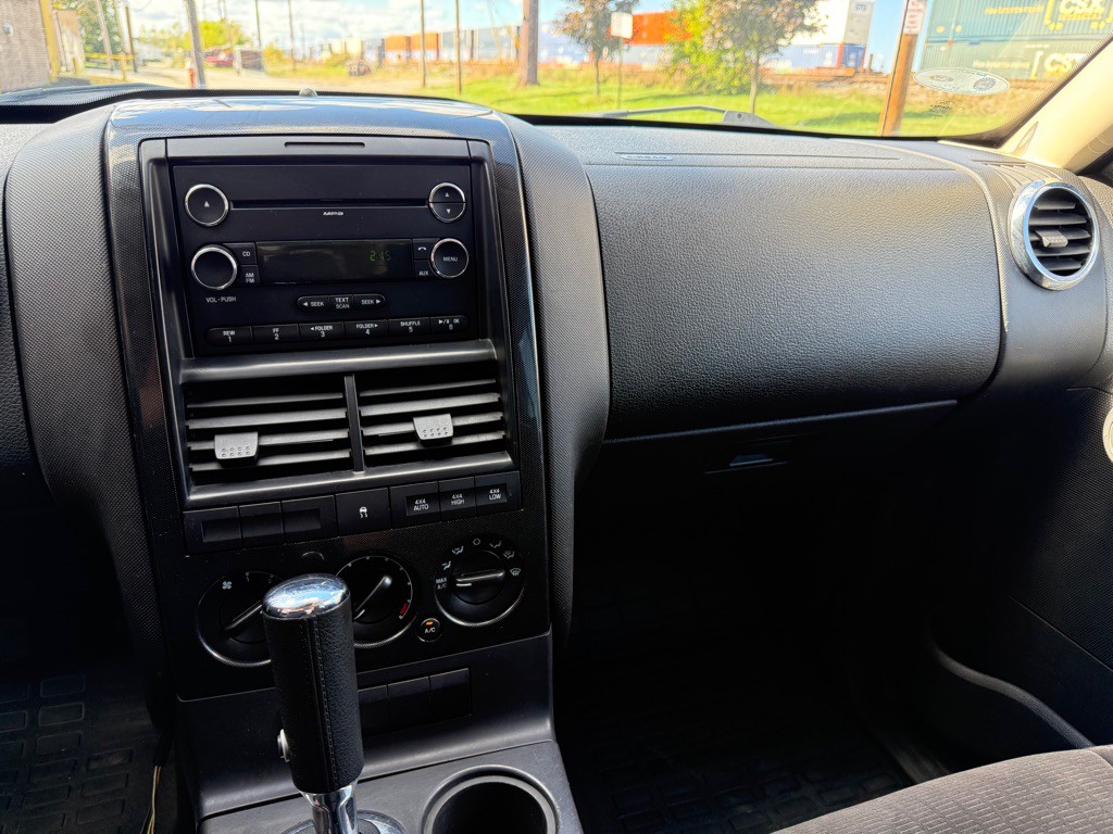 2010 Ford Explorer Image 13