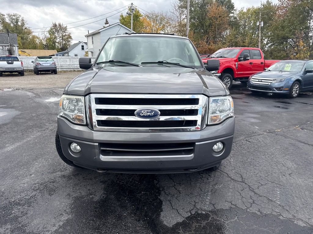 2011 Ford Expedition Image 2