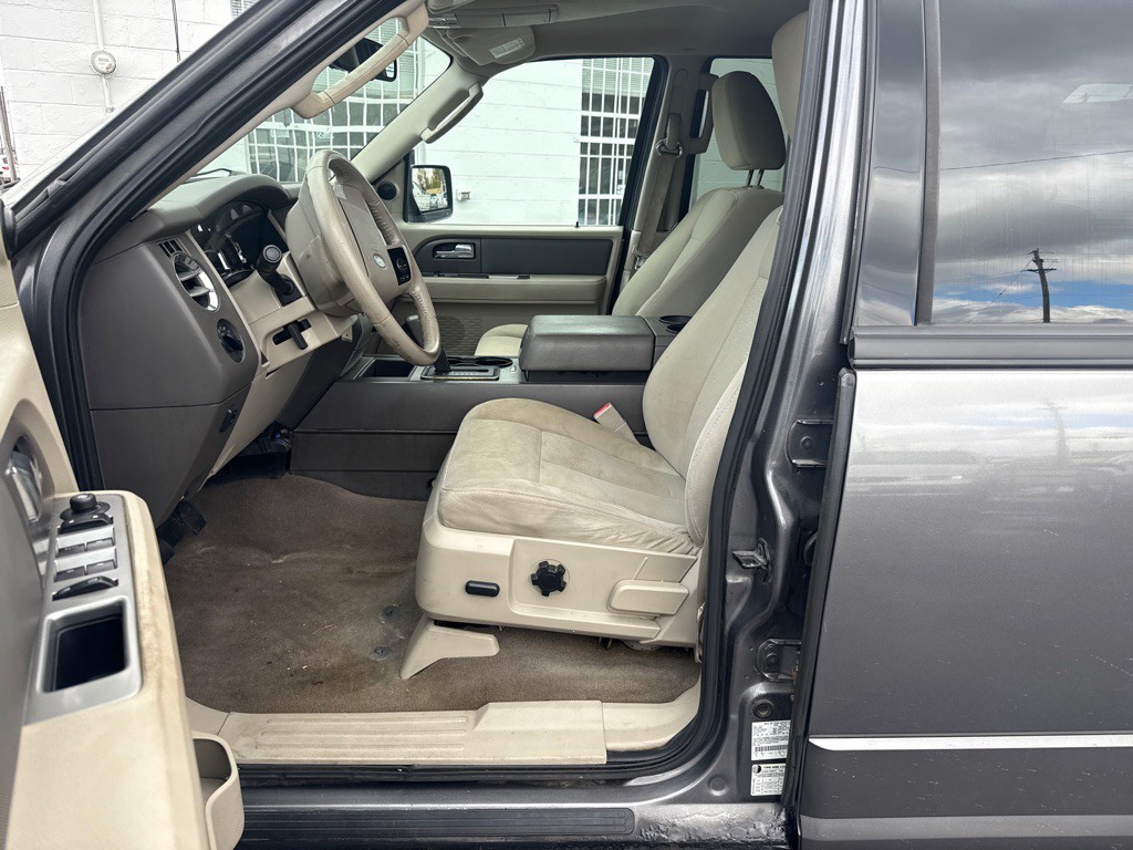 2011 Ford Expedition Image 10