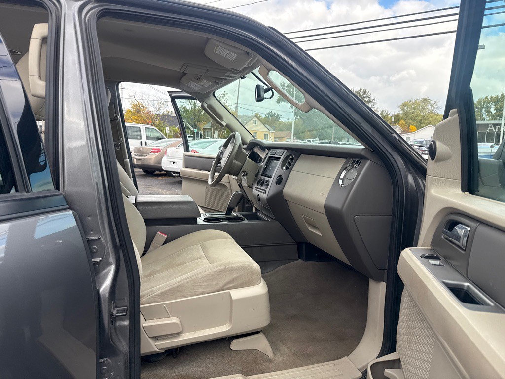 2011 Ford Expedition Image 11