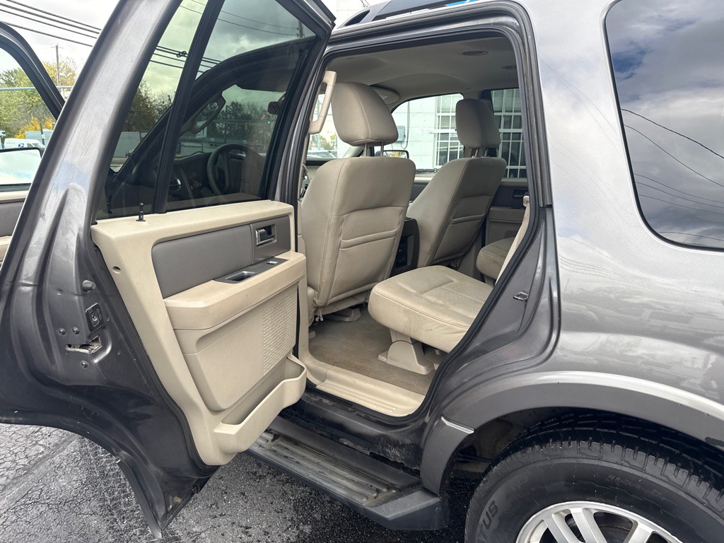 2011 Ford Expedition Image 12