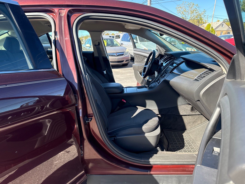 2012 Ford Taurus Image 11