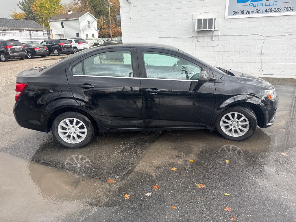 2017 Chevrolet Sonic Image 4