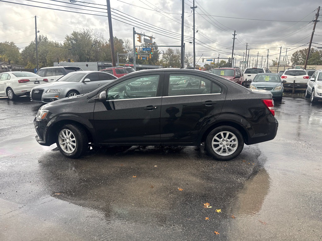 2017 Chevrolet Sonic Image 5