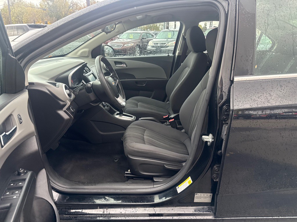 2017 Chevrolet Sonic Image 10