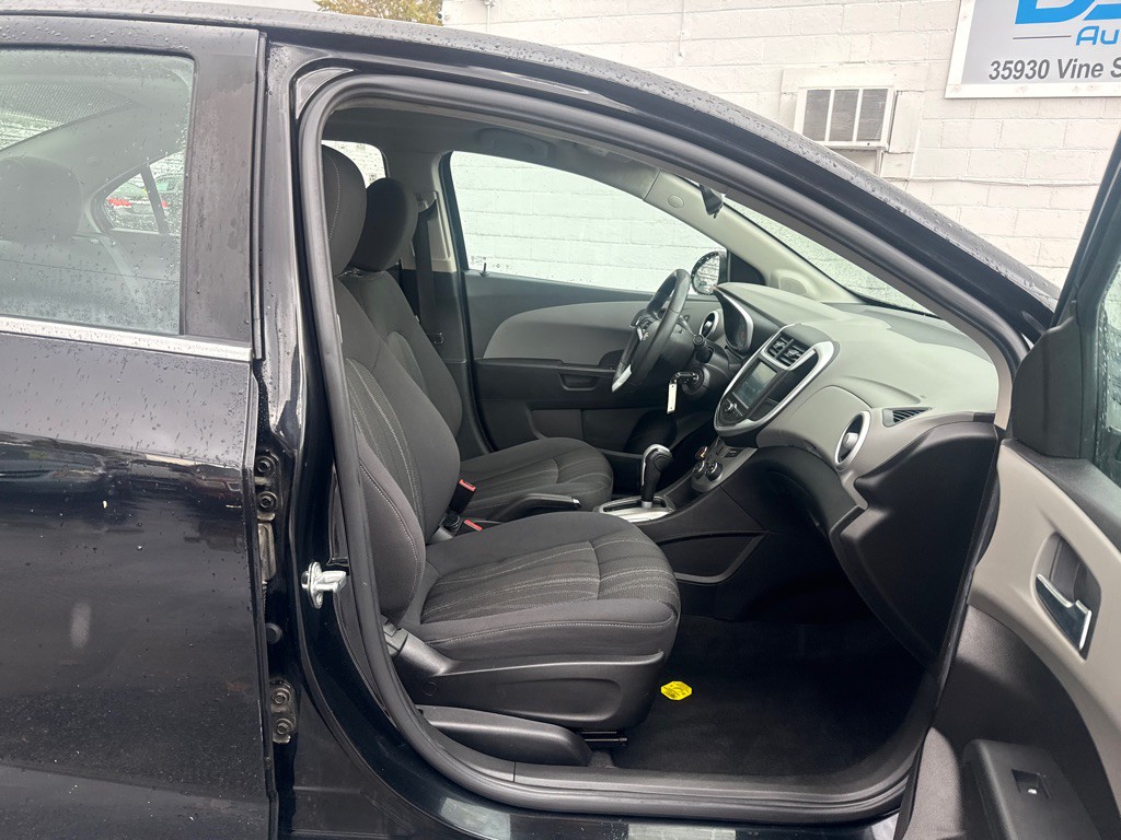 2017 Chevrolet Sonic Image 11