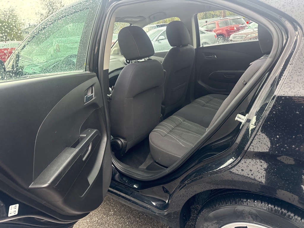 2017 Chevrolet Sonic Image 12