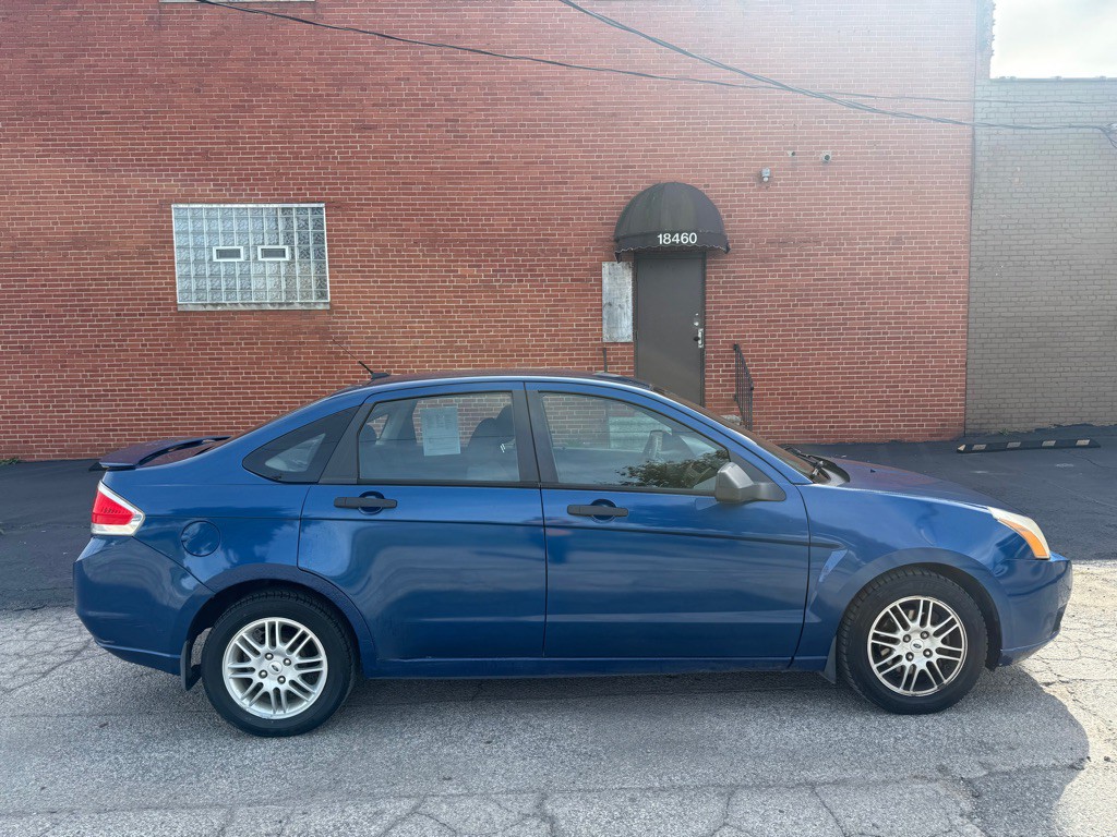 2010 Ford Focus Image 2