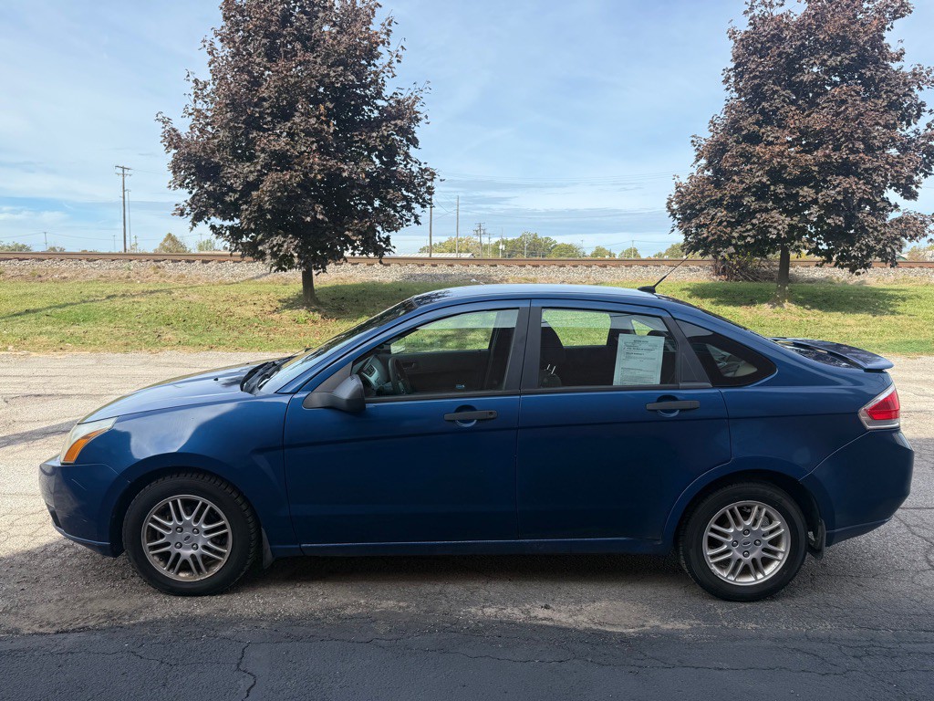 2010 Ford Focus Image 6